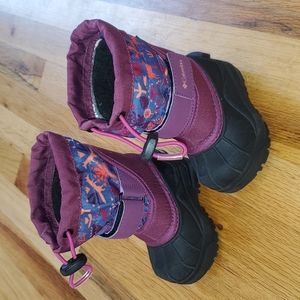 Baby girl size 4 snowboots